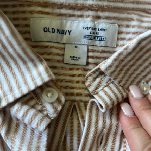 Men’s orange and white stripped old navy button down size M - Picture 2 of 3